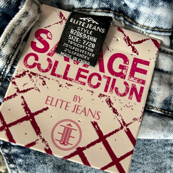 Size 7 Junior, High waisted Bermuda Shorts, Distressed Denim, Stretch, NWT - Picture 3 of 3